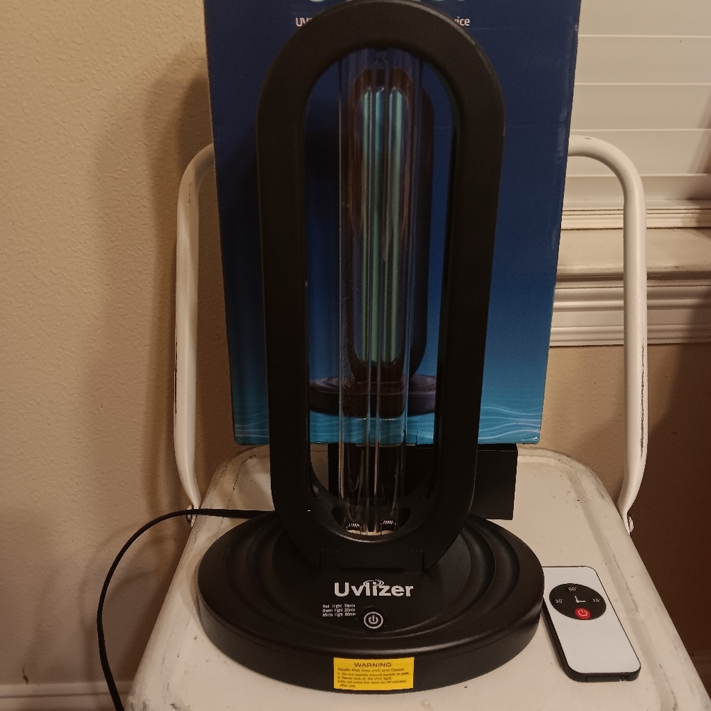 UVLIZER UVC DISENFECTUON LIGHT WITH REMOTE CONTROL. NEW IN BOX.